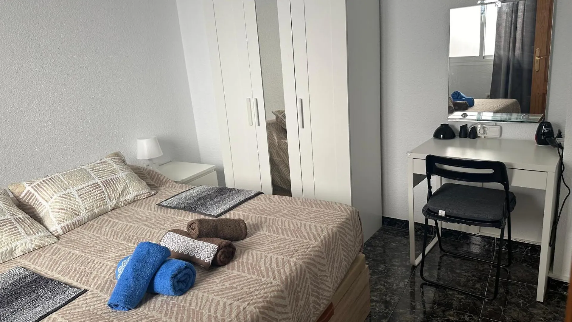 Almeria Centro Habitacion Privada En Apartamento Compartido
