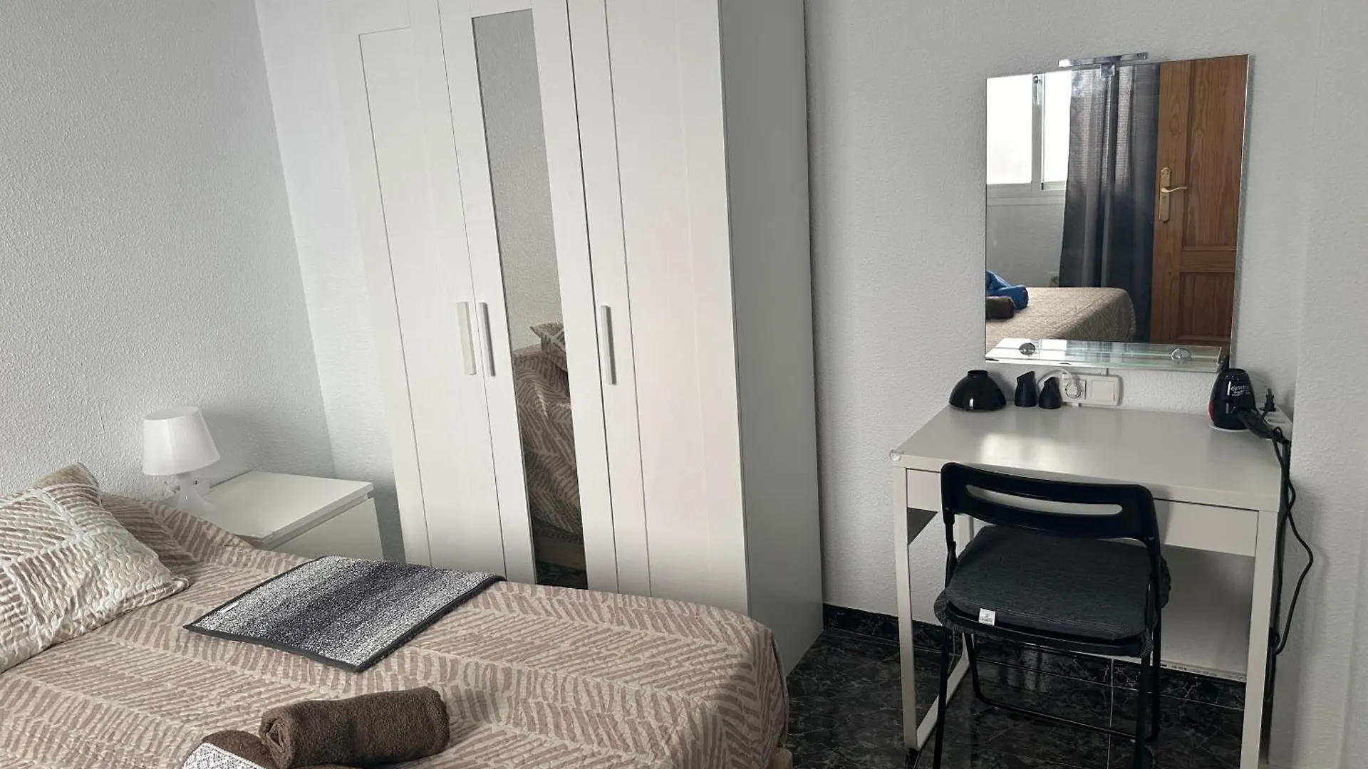 Almeria Centro Habitacion Privada En Apartamento Compartido