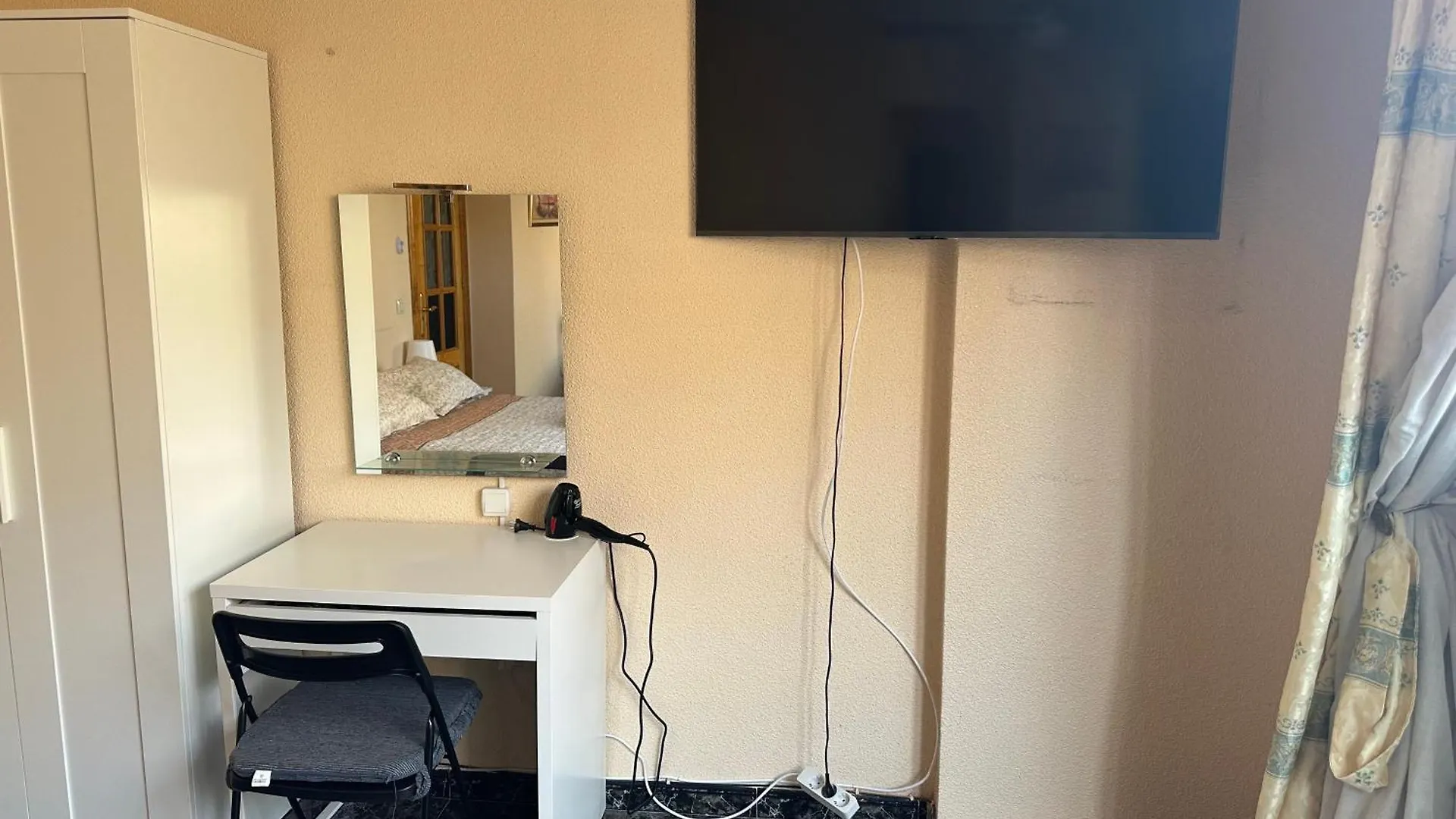 Almeria Centro Habitacion Privada En Apartamento Compartido בית אירוח