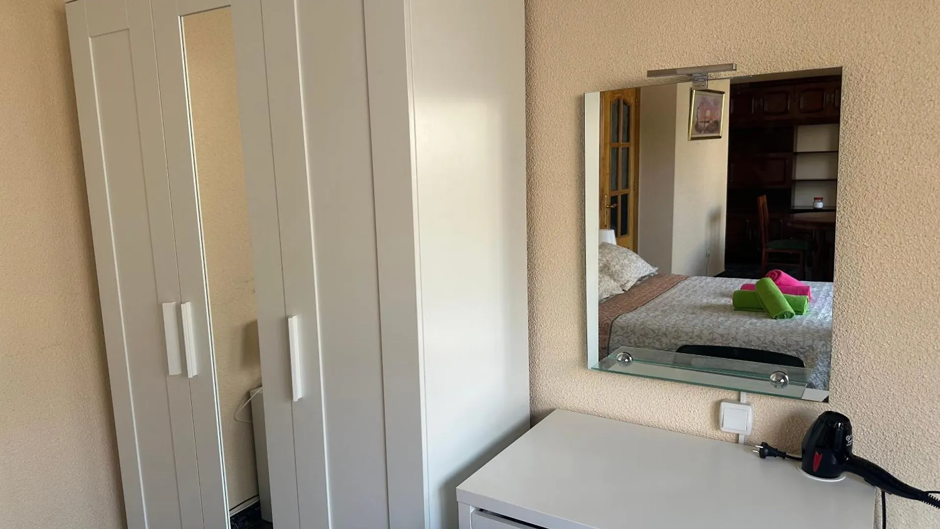 בית אירוח Almeria Centro Habitacion Privada En Apartamento Compartido ספרד