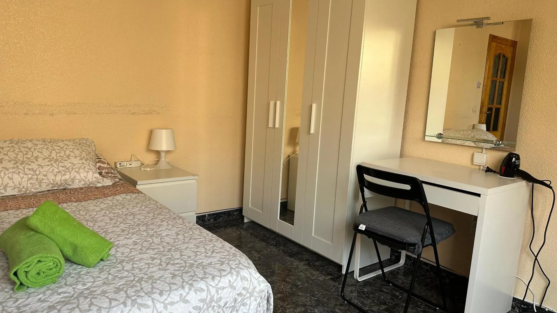 Almeria Centro Habitacion Privada En Apartamento Compartido