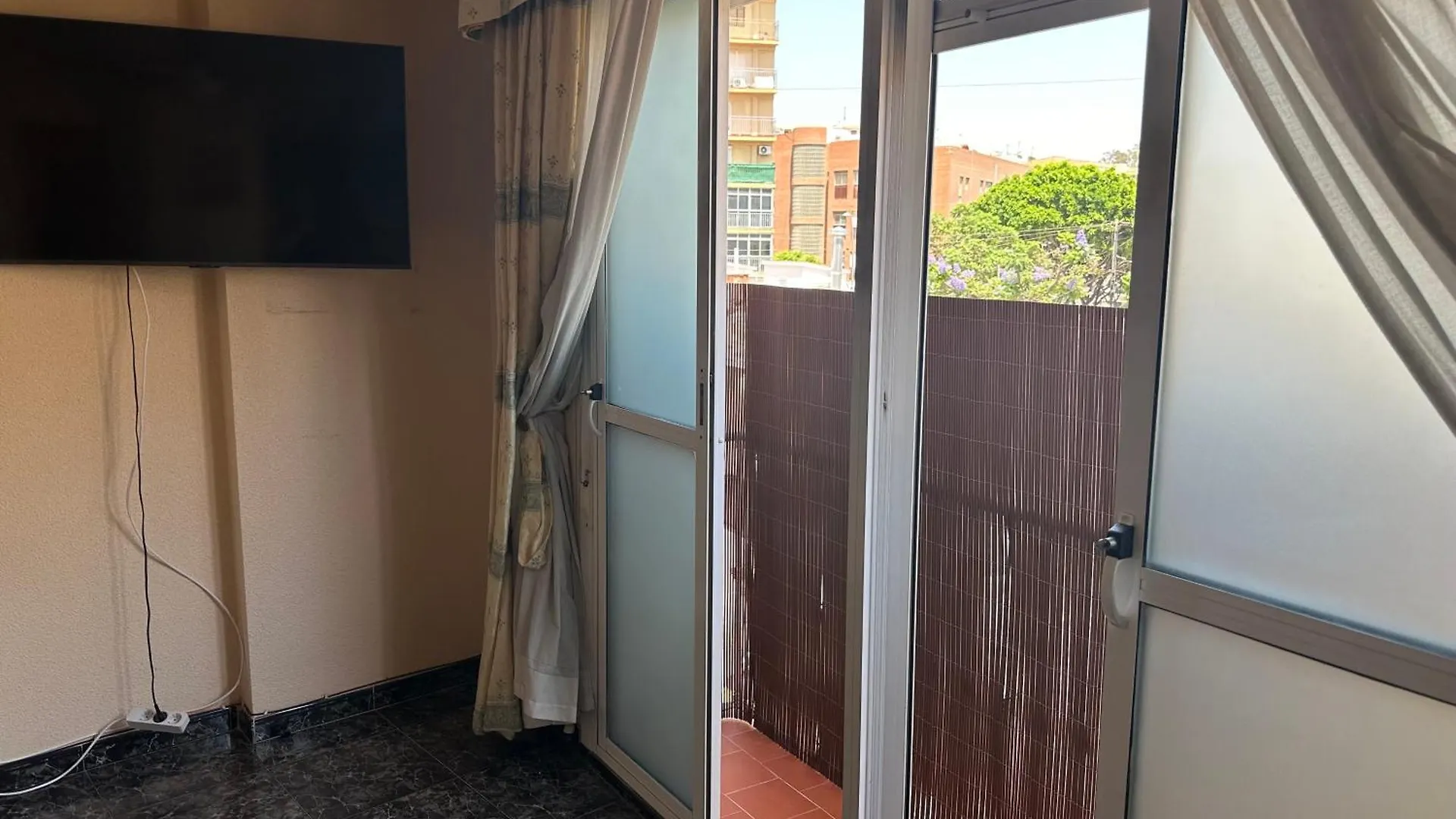 בית אירוח Almeria Centro Habitacion Privada En Apartamento Compartido ספרד