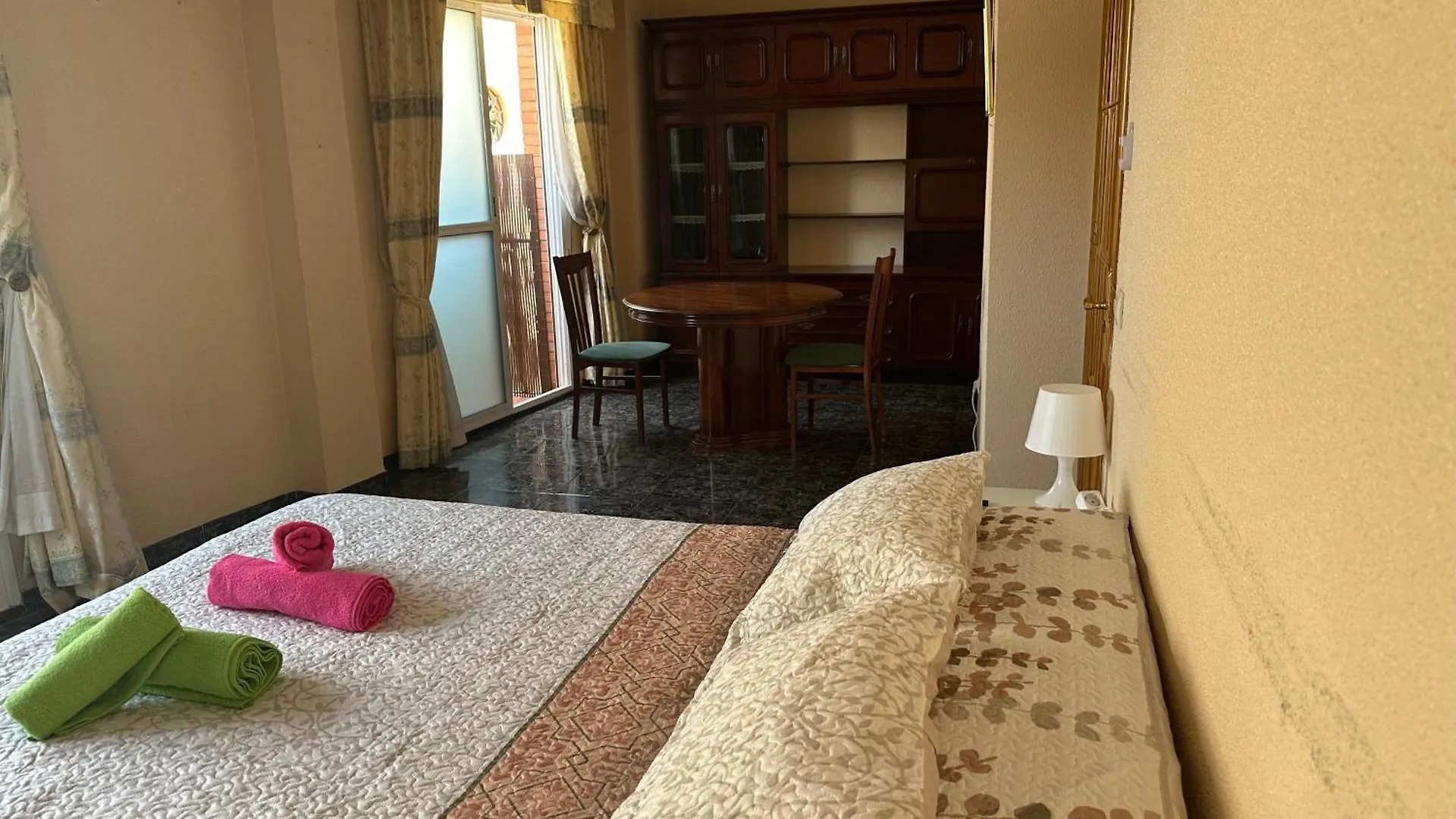 Almeria Centro Habitacion Privada En Apartamento Compartido בית אירוח
