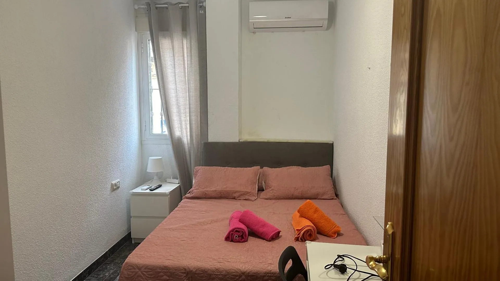 Almeria Centro Habitacion Privada En Apartamento Compartido בית אירוח