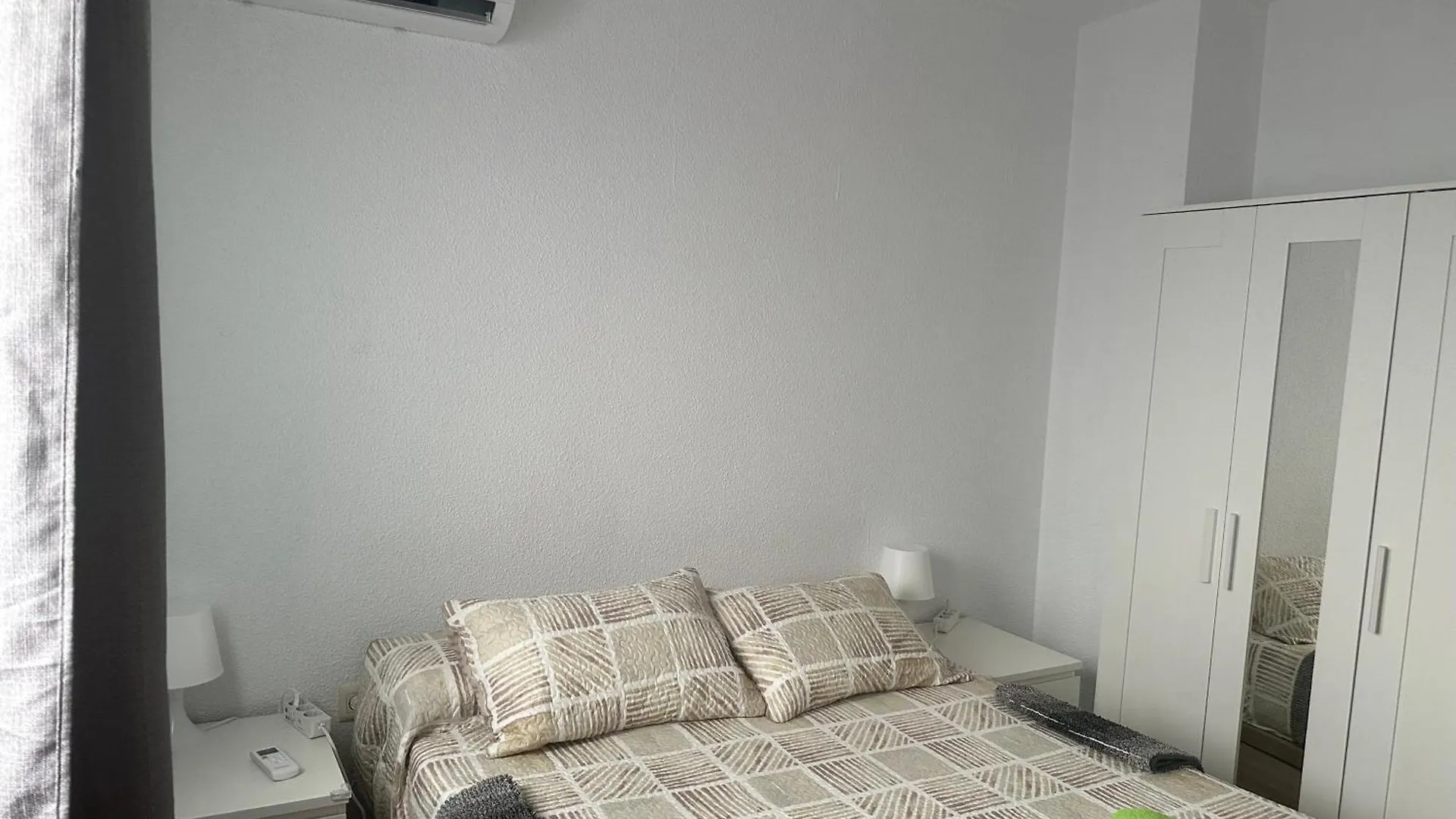 Habitación en casa particular Almeria Centro Habitacion Privada En Apartamento Compartido