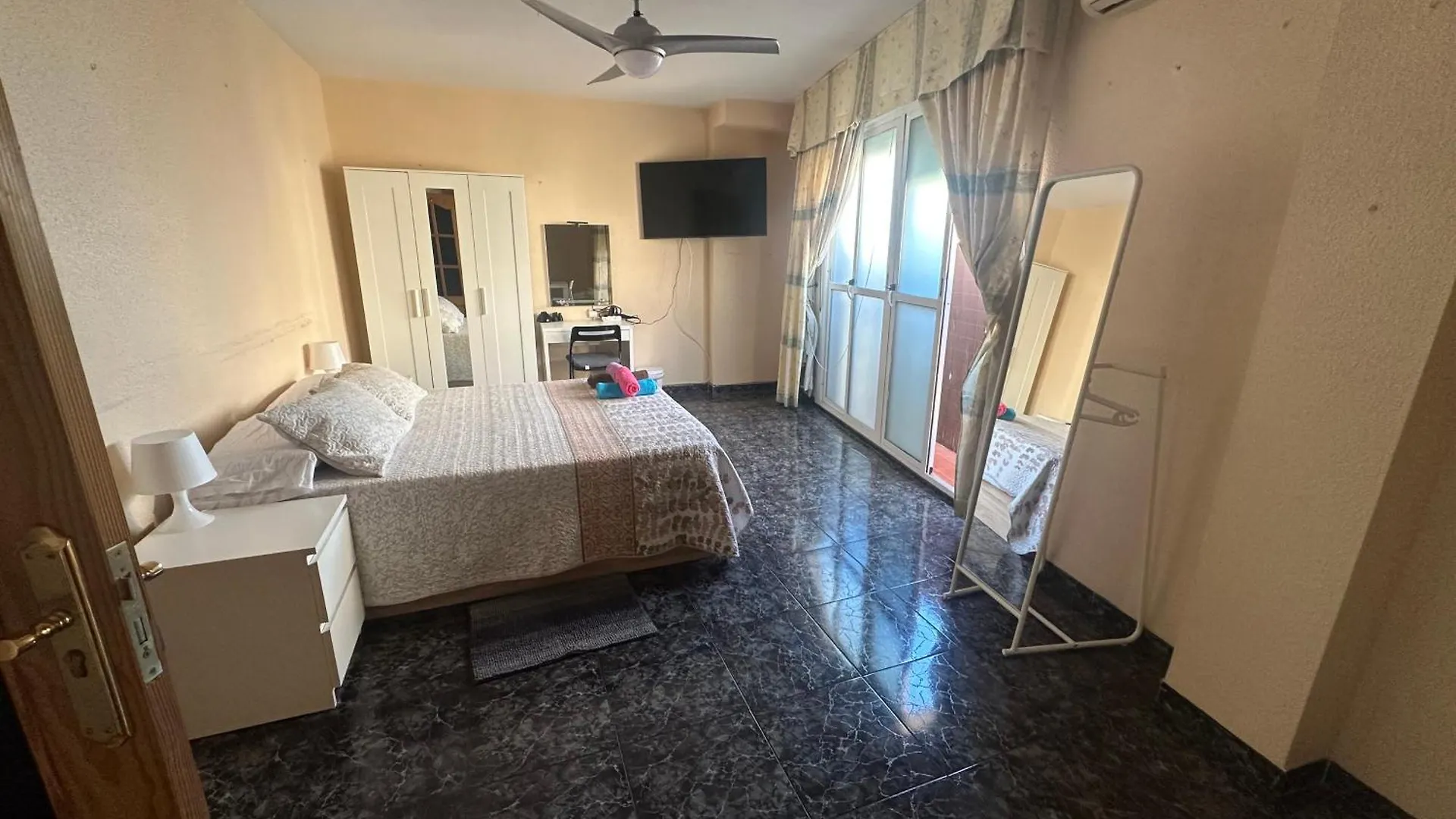 Almeria Centro Habitacion Privada En Apartamento Compartido ספרד