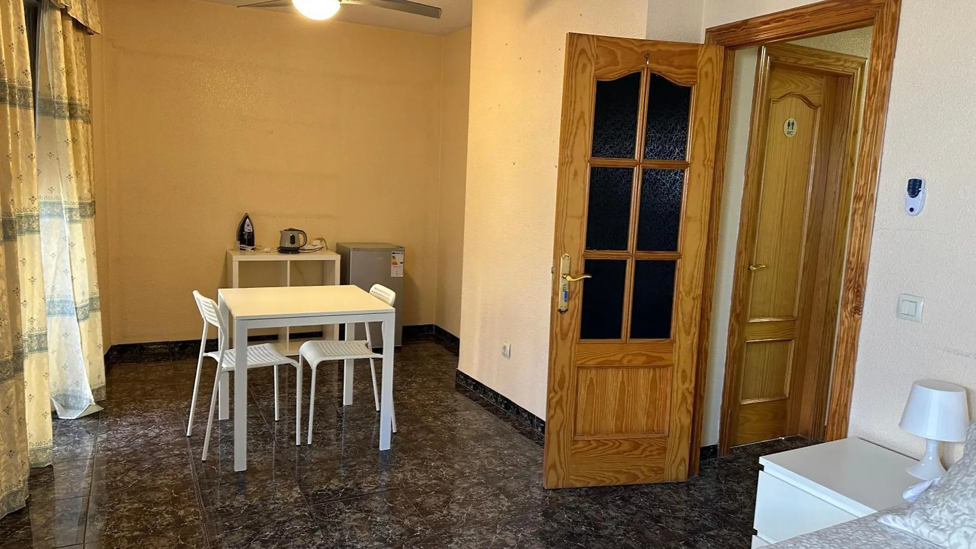בית אירוח Almeria Centro Habitacion Privada En Apartamento Compartido ספרד
