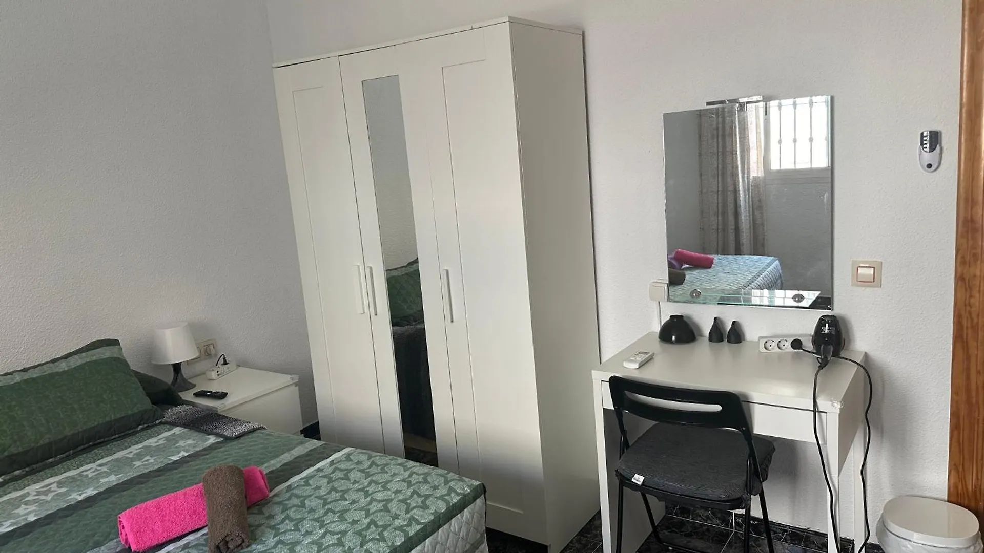 Almeria Centro Habitacion Privada En Apartamento Compartido Spanien