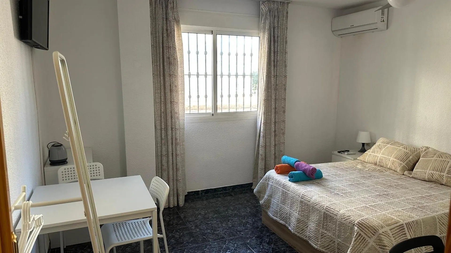 Almeria Centro Habitacion Privada En Apartamento Compartido