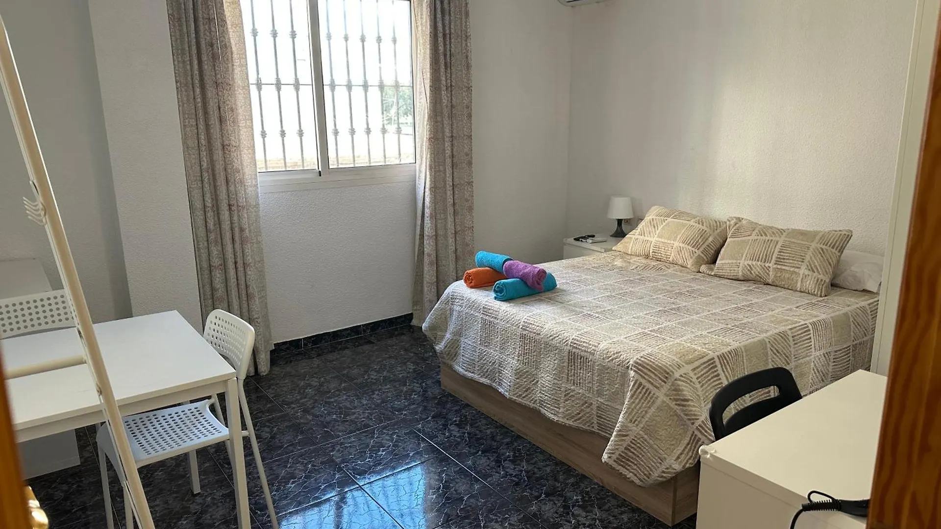 Almeria Centro Habitacion Privada En Apartamento Compartido