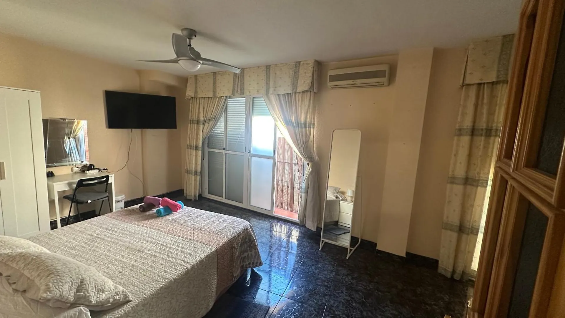 Almeria Centro Habitacion Privada En Apartamento Compartido Privat bolig
