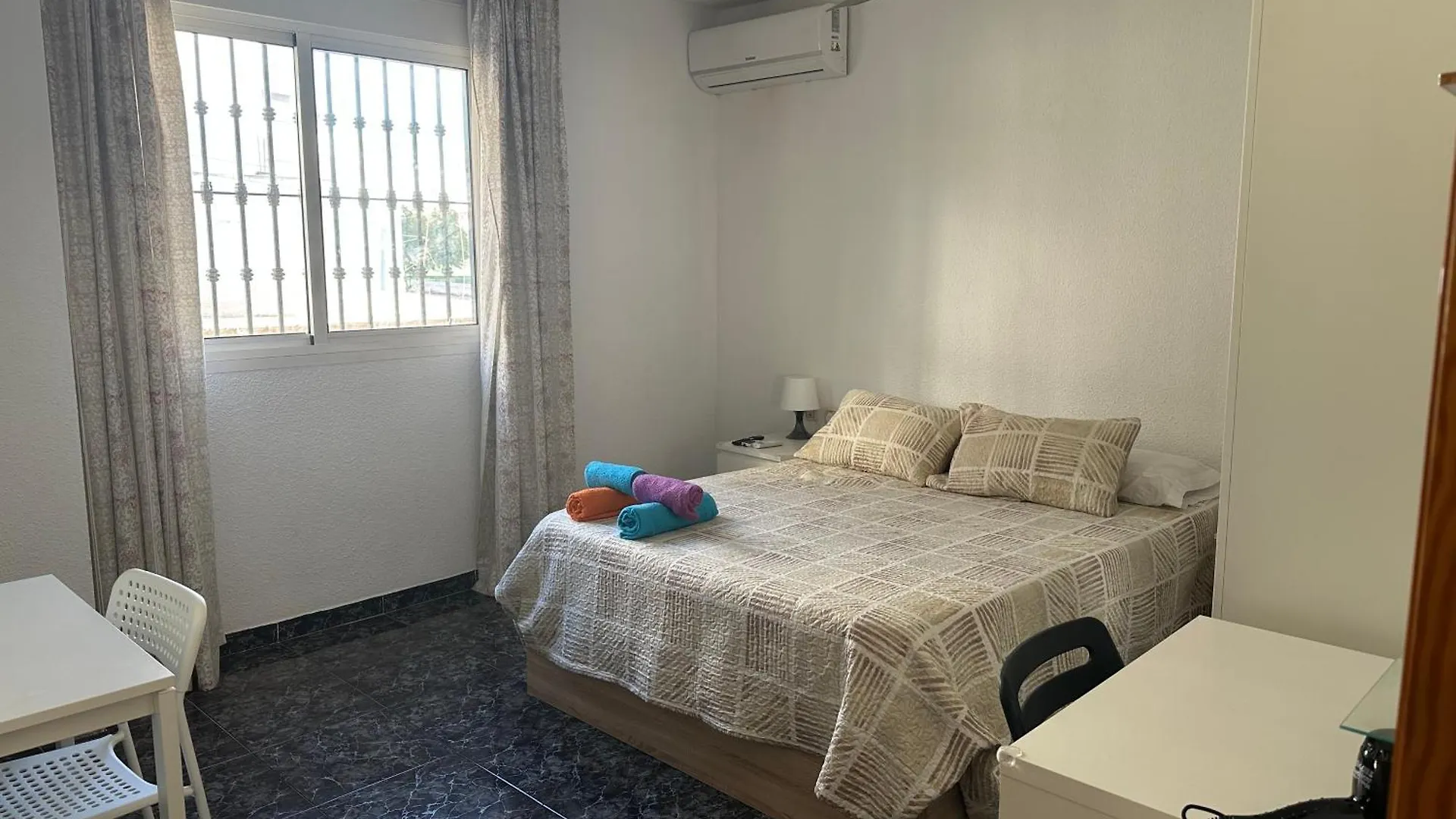 Almeria Centro Habitacion Privada En Apartamento Compartido Privat bolig